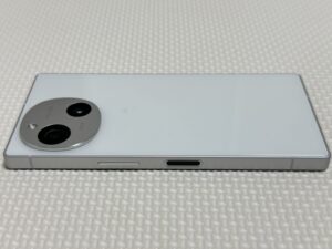 AQUOS R9 右側面