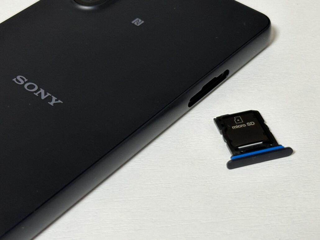 Xperia 10 VI SIM&SDカードもカードスロット