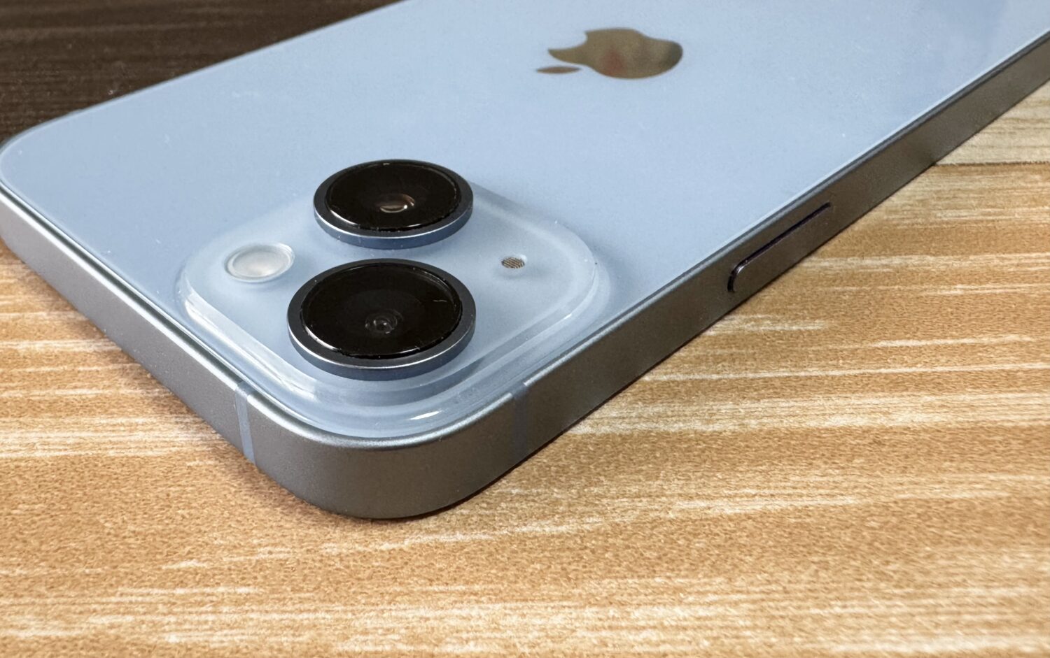 UQ認定中古品iPhone14_カメラ周り