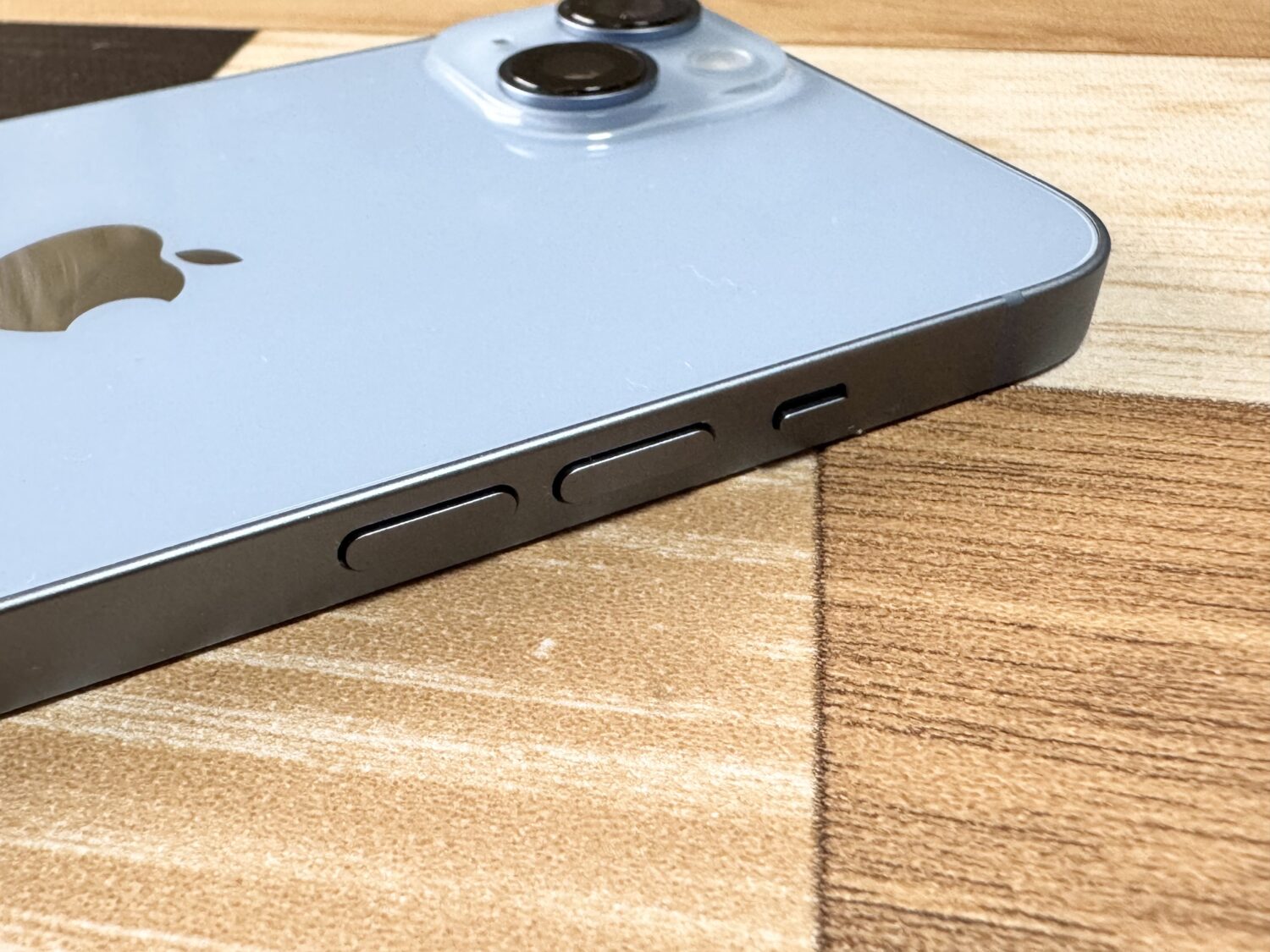 UQ認定中古品iPhone14_ボタン周り